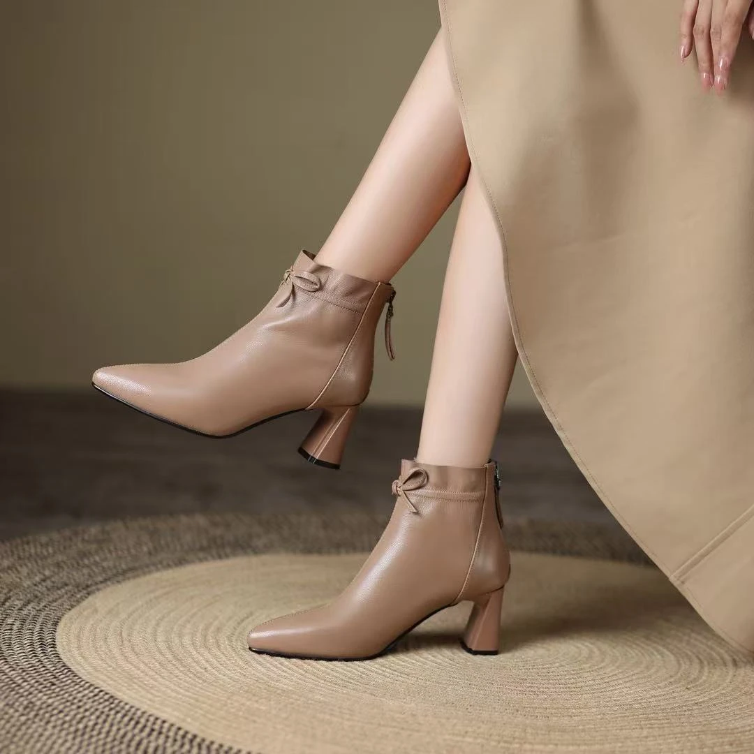 【YUNIU】跟6CM，2024新款法式冬季短靴时装靴日常女简约舒适轻职风