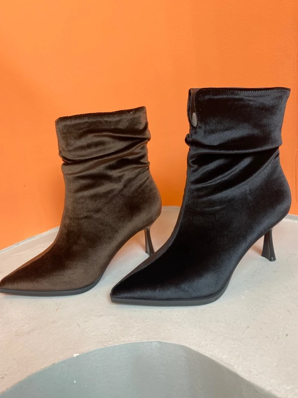 8300-19时尚尖头高跟短靴女细跟褶皱堆堆靴气质百搭瘦瘦靴