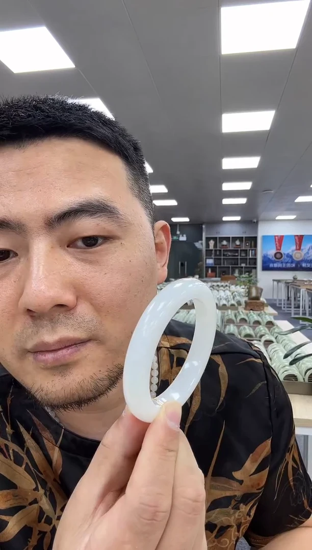 【闪购商品】和田玉手镯未镶嵌羊脂白正圈52-62 无54-55