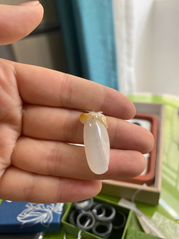 天然缅甸翡翠飘黄翡呱呱来财俏色翡翠福瓜