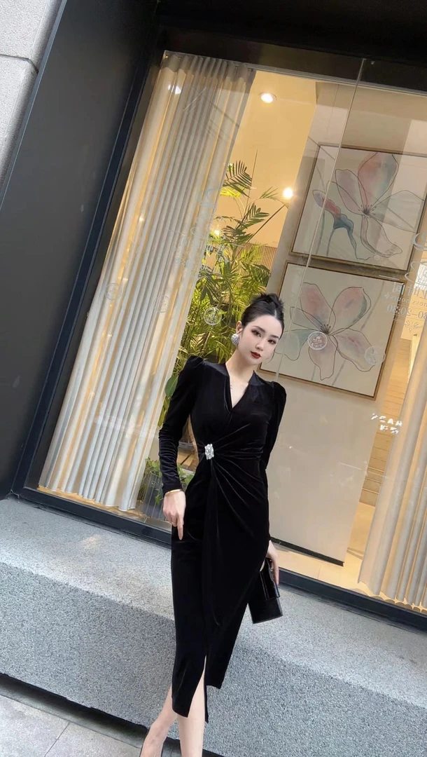 法式高贵复古丝绒连衣裙显瘦气质长袖轻奢名媛优雅秋冬收腰长裙