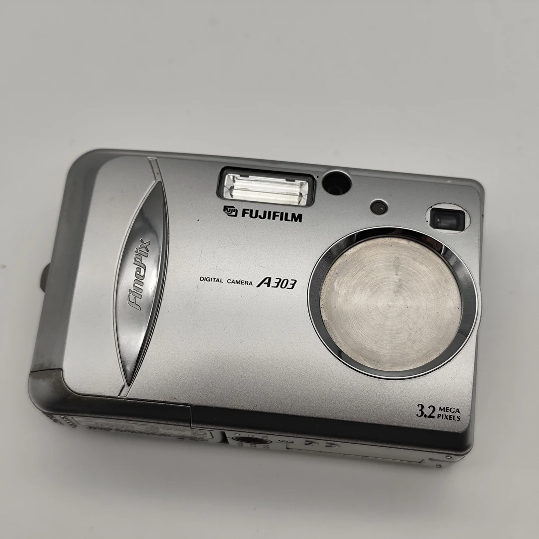 9新 Fujifilm/富士 胶片色彩ccd相机 富士a303 银色2号 自备xd卡