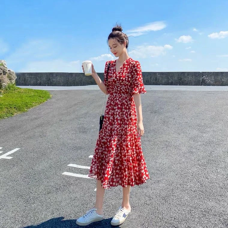 红色碎花雪纺连衣裙女2024年夏季新款韩版气质中长款a字沙滩裙子