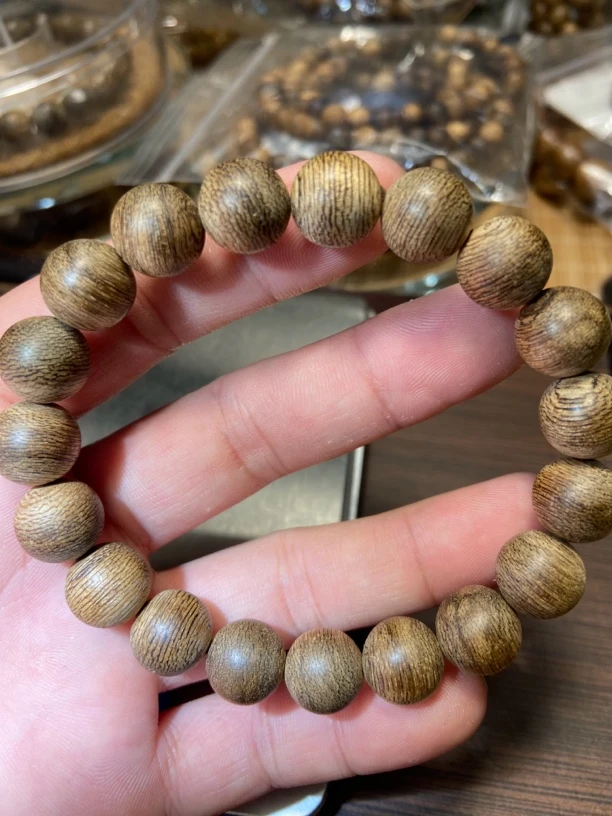 产区：文莱卵软丝沉香手串