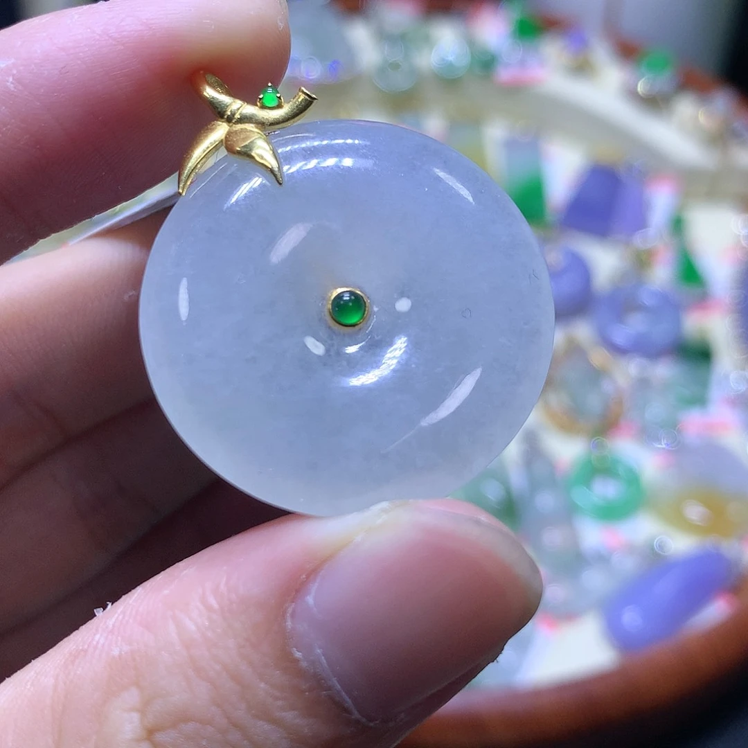 翡翠颈饰18K金镶嵌翡翠