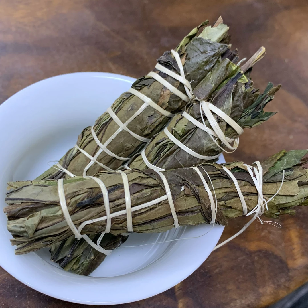 【24棍子茶-荒山高枞野兔】干茶自带木质香蜜香，茶汤入口清甜带奶香