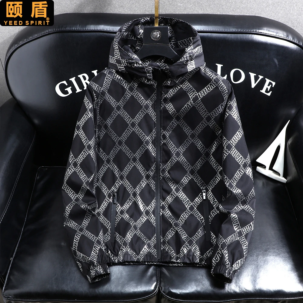 颐盾2025男装秋季新款潮流字母满印烫银夹克男士连帽个性上衣外套