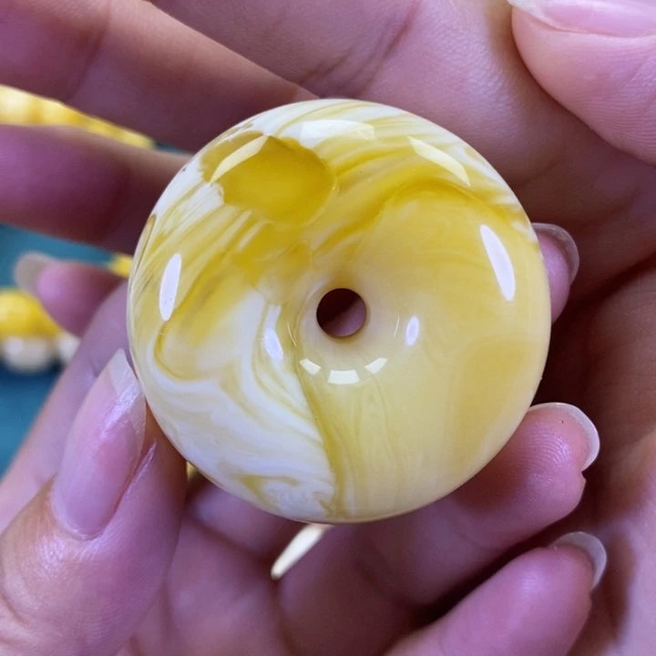 琥珀裸石未镶嵌平安扣