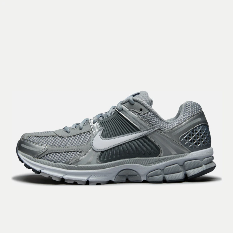 NIKE耐克男子NIKE ZOOM VOMERO 5休闲鞋FJ4151-003