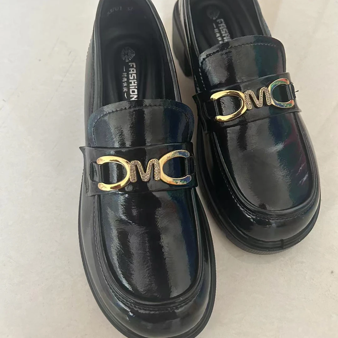 2024年新款女士百搭时尚软底黑色漆皮英伦风厚底乐福鞋