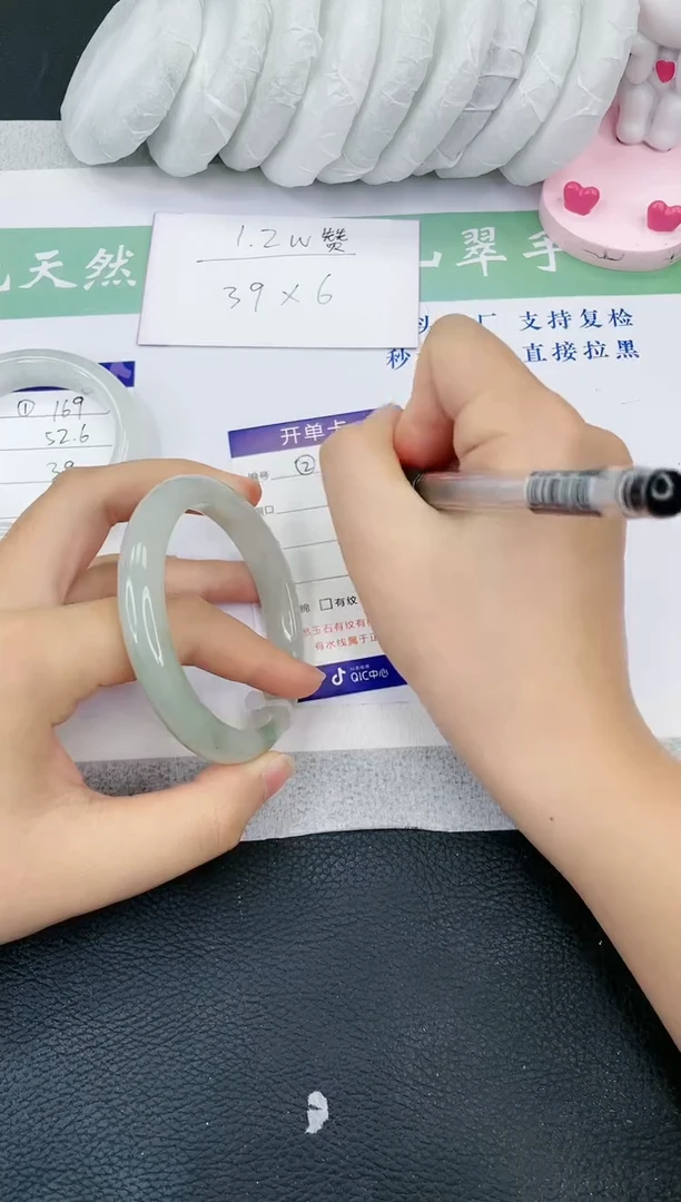 【闪购商品】石英质玉手镯未镶嵌T170-56+