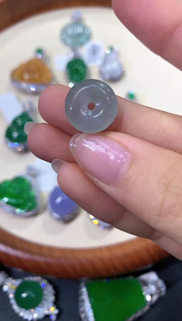 【闪购商品】翡翠颈饰未镶嵌颈饰