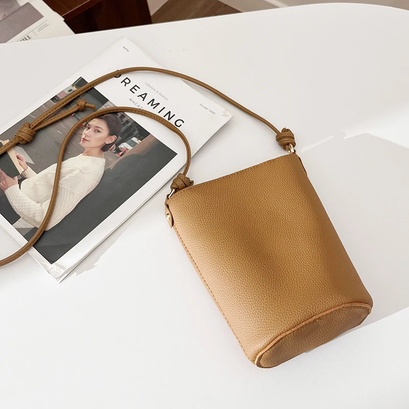 放手机袋软皮包女小包包质感装手机包的简约百搭水桶包散步手机包