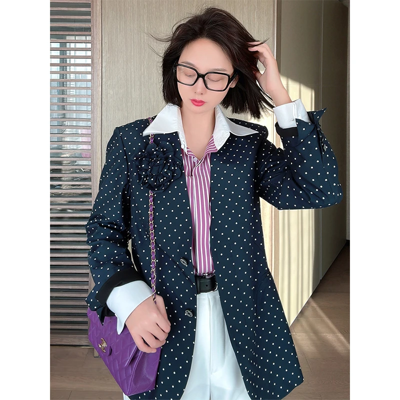 TRACYCHU静奢老钱风收腰蓝色波点丝棉花朵胸针款休闲西装百搭气质