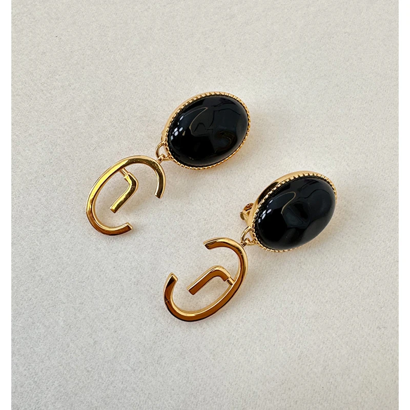 TRACYCHU 铜合金玻璃耳饰 时尚轻奢法式黑色大琉璃logo耳针，耳夹