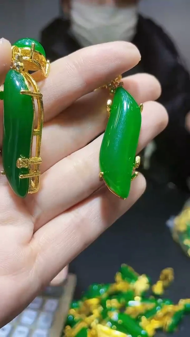 【闪购商品】和田玉吊坠(赠链)未镶嵌1136