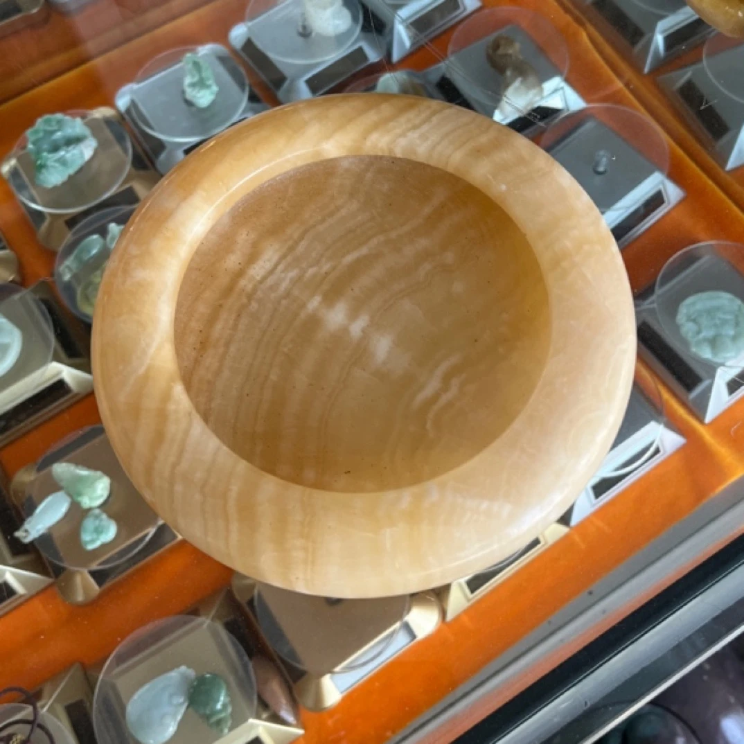 室内可放茶几上面，可盆栽花卉绿植，可做烟台写毛笔字