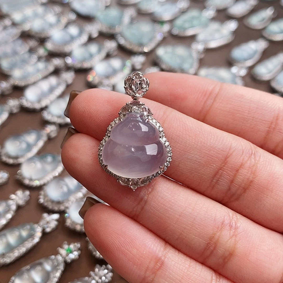 翡翠颈饰18K金镶嵌以****了天然缅甸a货翡翠