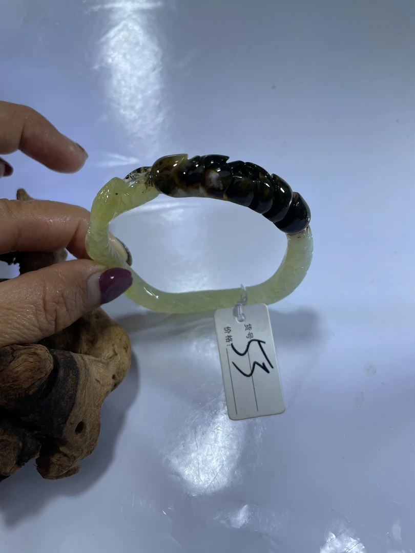 岫玉花玉蛇戏牡丹花53口径