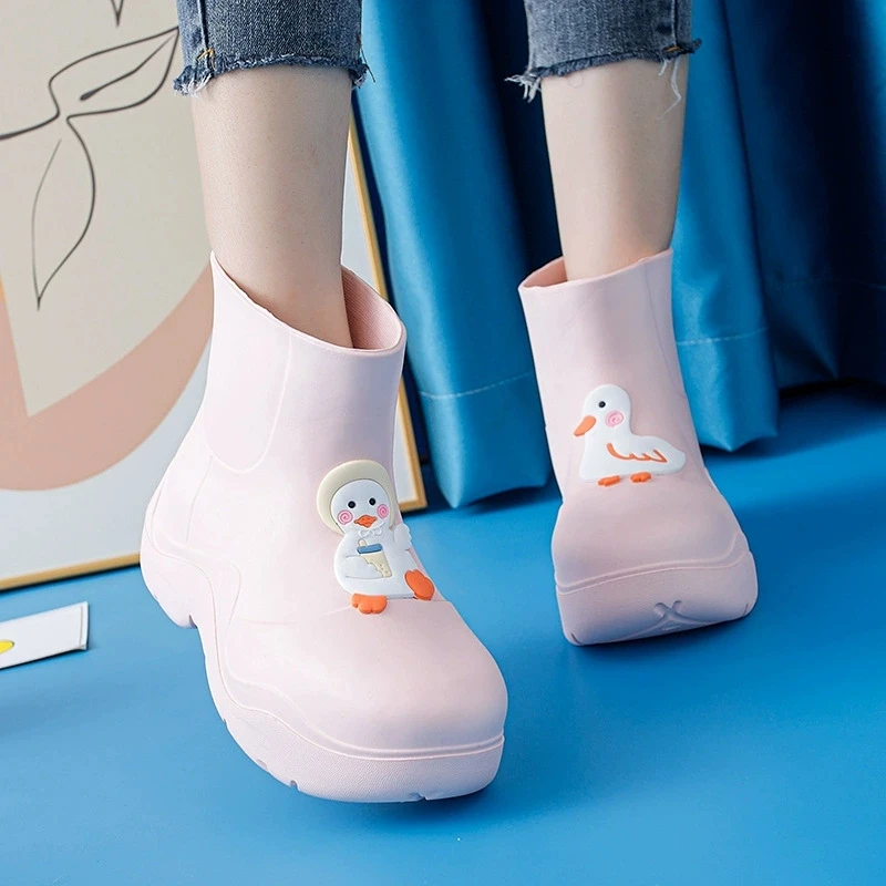 网红外穿雨鞋女夏季松紧带短靴轻便厚底胶鞋学生雨天马丁鞋防水鞋