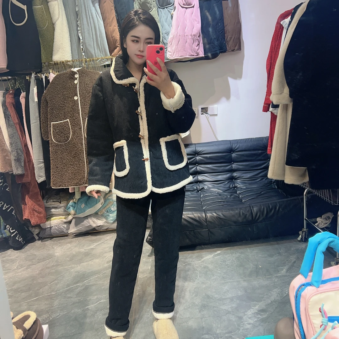 名媛家三厚牛角扣两色套装家居服可外穿