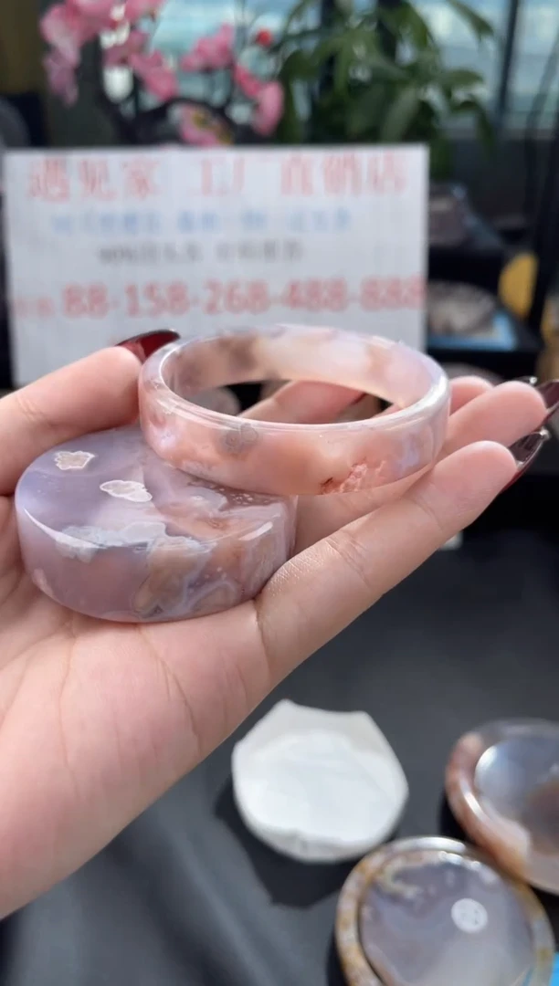 【闪购商品】石英质玉手镯未镶嵌52
