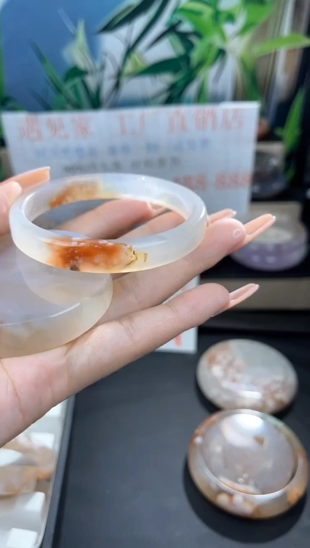 【闪购商品】石英质玉手镯未镶嵌59