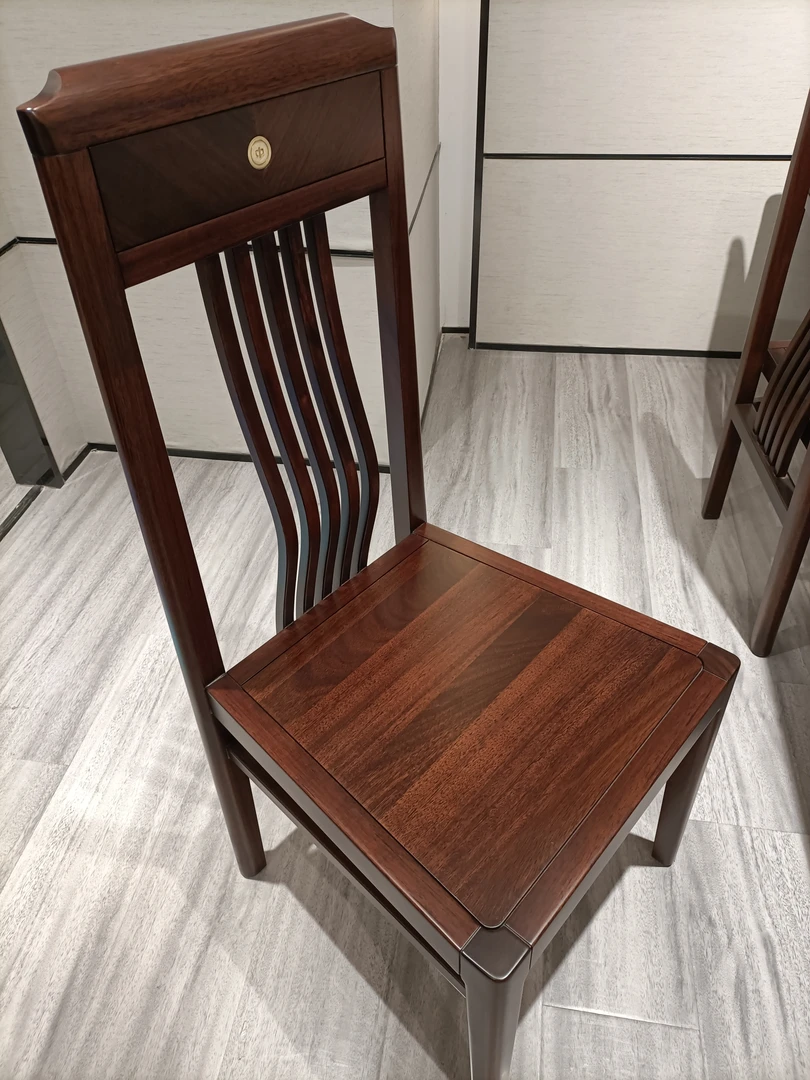 乌金木餐椅（塞鞋木豆）