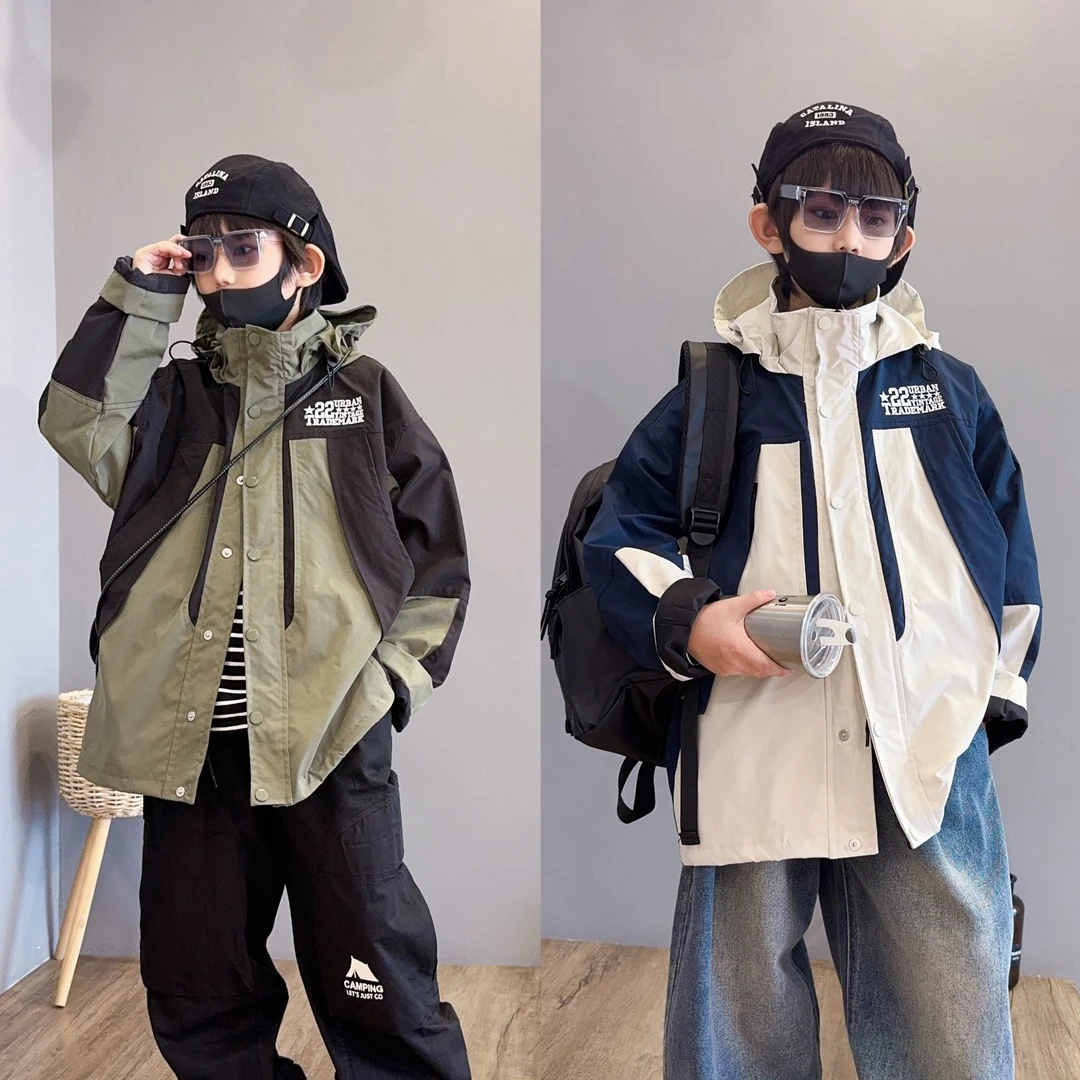 男童连帽冲锋衣外套秋季户外厚款