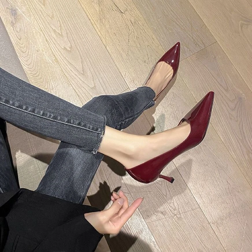 爆款尖头高跟鞋女2025新款百搭美拉德性感牛软漆皮职业工作单鞋