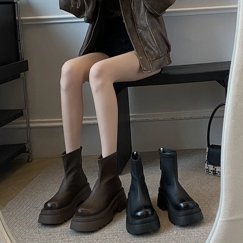 贾不假短靴女士2024冬季新款洋气复古超火时尚增高粗跟韩系瘦瘦靴