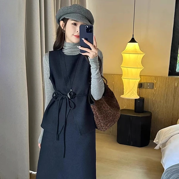 法式小香风三件套秋冬女新款T恤背心马甲半身裙时尚套装