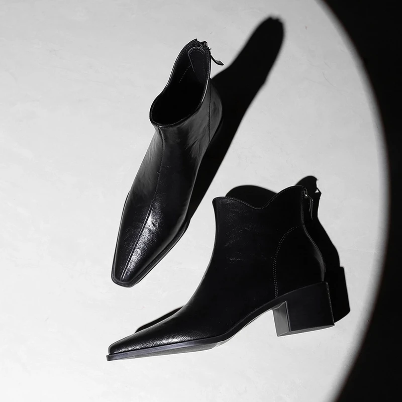 秋冬时尚潮流英伦风真皮尖头粗跟短靴冬季百搭手抓纹黑色方头靴子