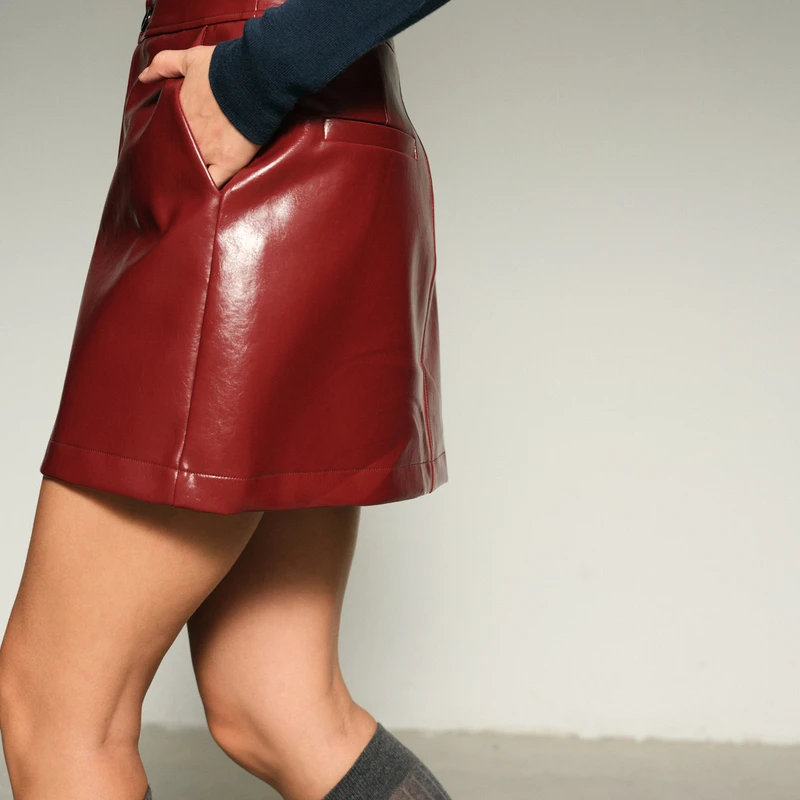 百褶束皙SUSHE 定染安可拉红环保漆光 经典挺阔A字裙子小皮裙