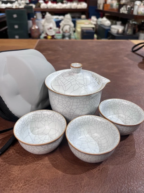 378象牙白已开片一壶三杯旅行茶具