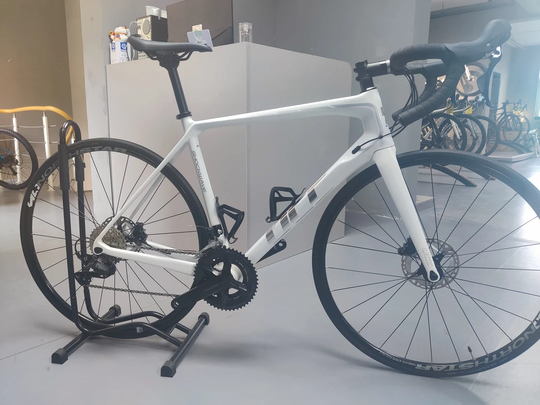 碳纤维公路自行车，禧玛诺105变速系统，玉兰花白51码（172～183）