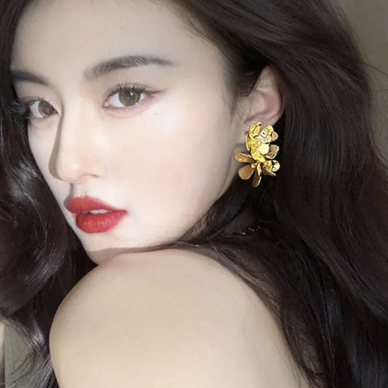 铜合金耳饰 王鸥同款耳环女秋冬氛围轻奢高级感大花朵夸张耳饰017
