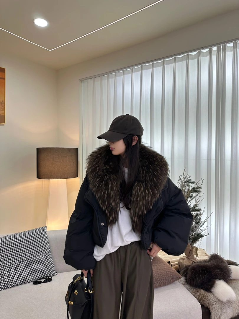 [李由由]LYYouCLOTHES高品质大毛领女士短款保暖短款羽绒服5086