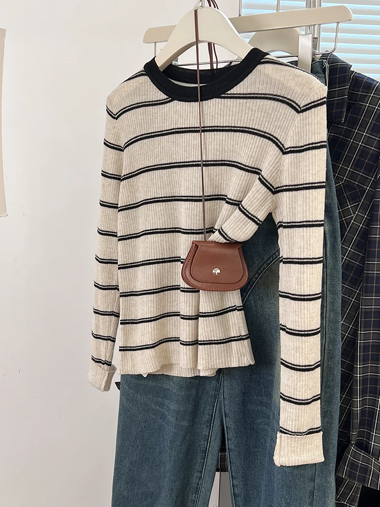撞色条纹正肩针织长袖t恤女春秋季设计感小众修身打底衫内搭上衣