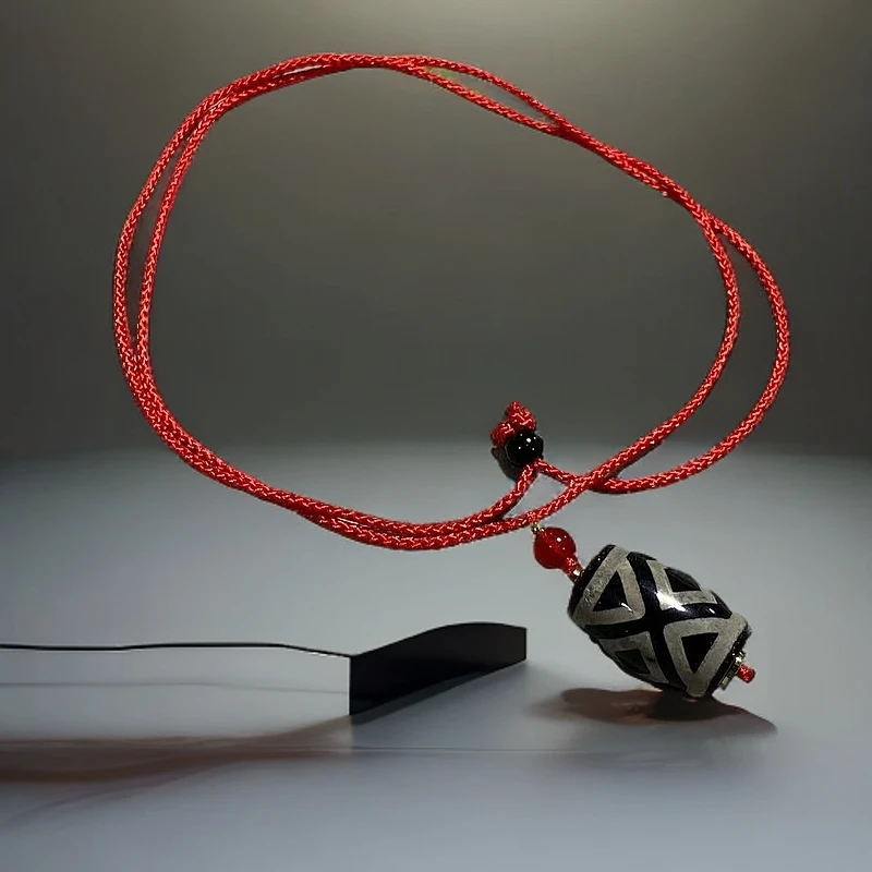 C421金刚三眼玛瑙黑白藏式吊坠单个（底色多样，发其一）