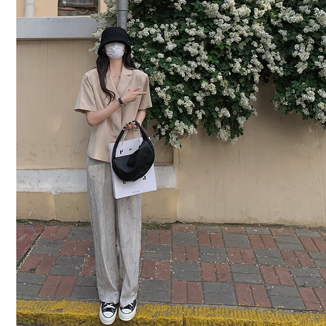 白水女【夏季清仓款】夏日时尚卡其色短袖西外套薄款气质B1061016