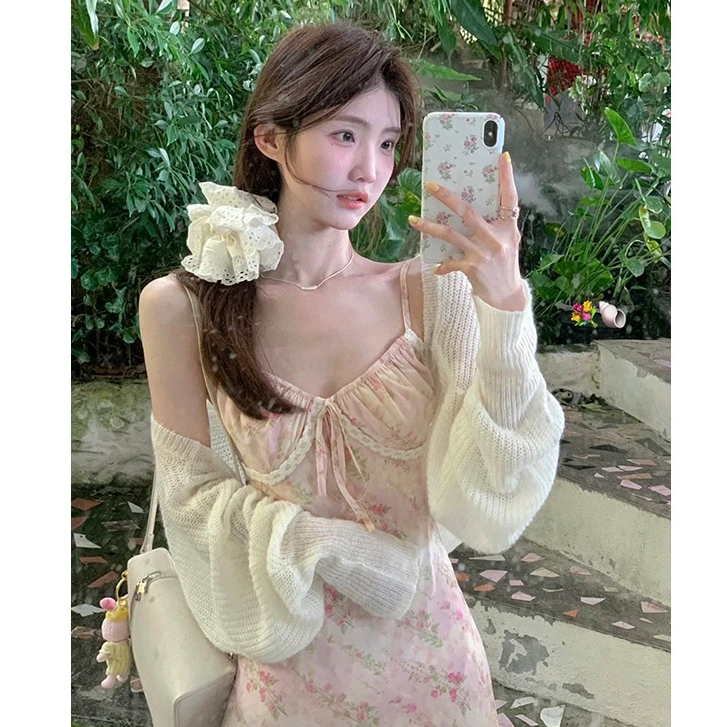 白水女【春日小花~】法式花边拼接温柔粉色吊带碎花连衣裙B4025072