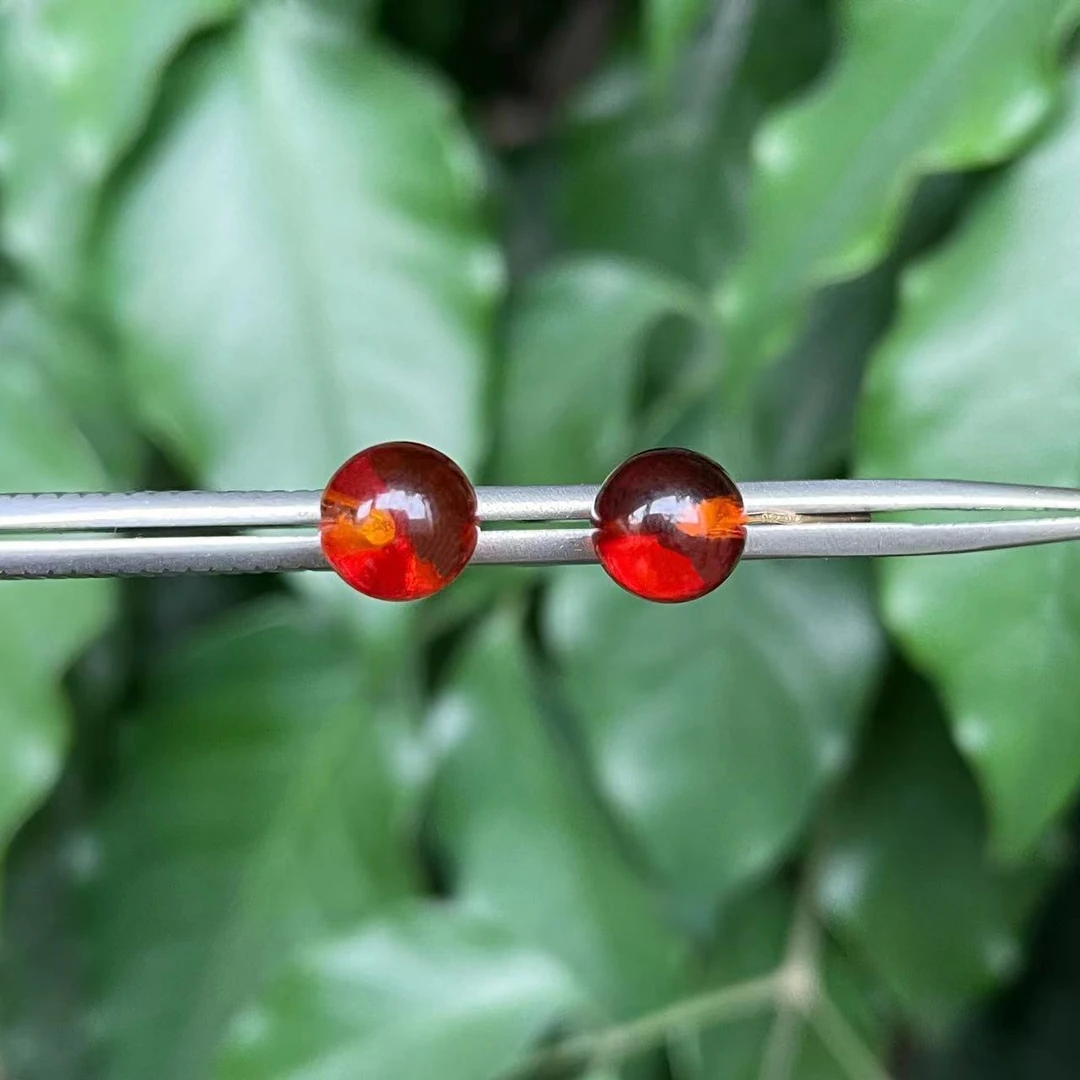 米拉奇 天然血珀简约款18K金镶耳钉355-07