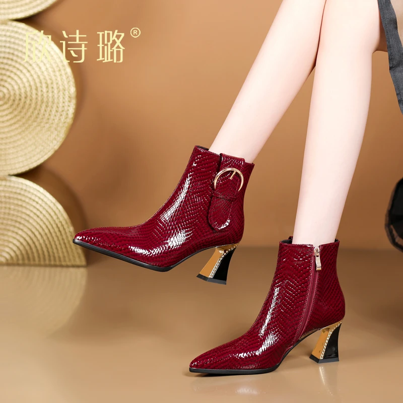 真皮短靴尖头粗跟妈妈时装靴2024年新款冬季加绒皮靴高跟短筒女靴