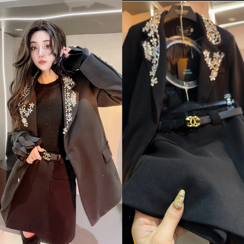【琉璃微光】88475小香风水钻花朵羽绒服外套+开叉裤裙百搭两件套