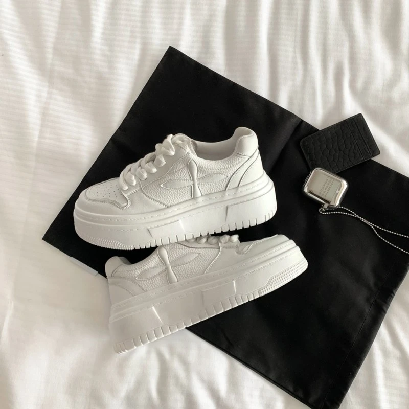 苏茵茵休闲板鞋百搭厚底小白鞋女款网红爆款板鞋夏季学生E3203021