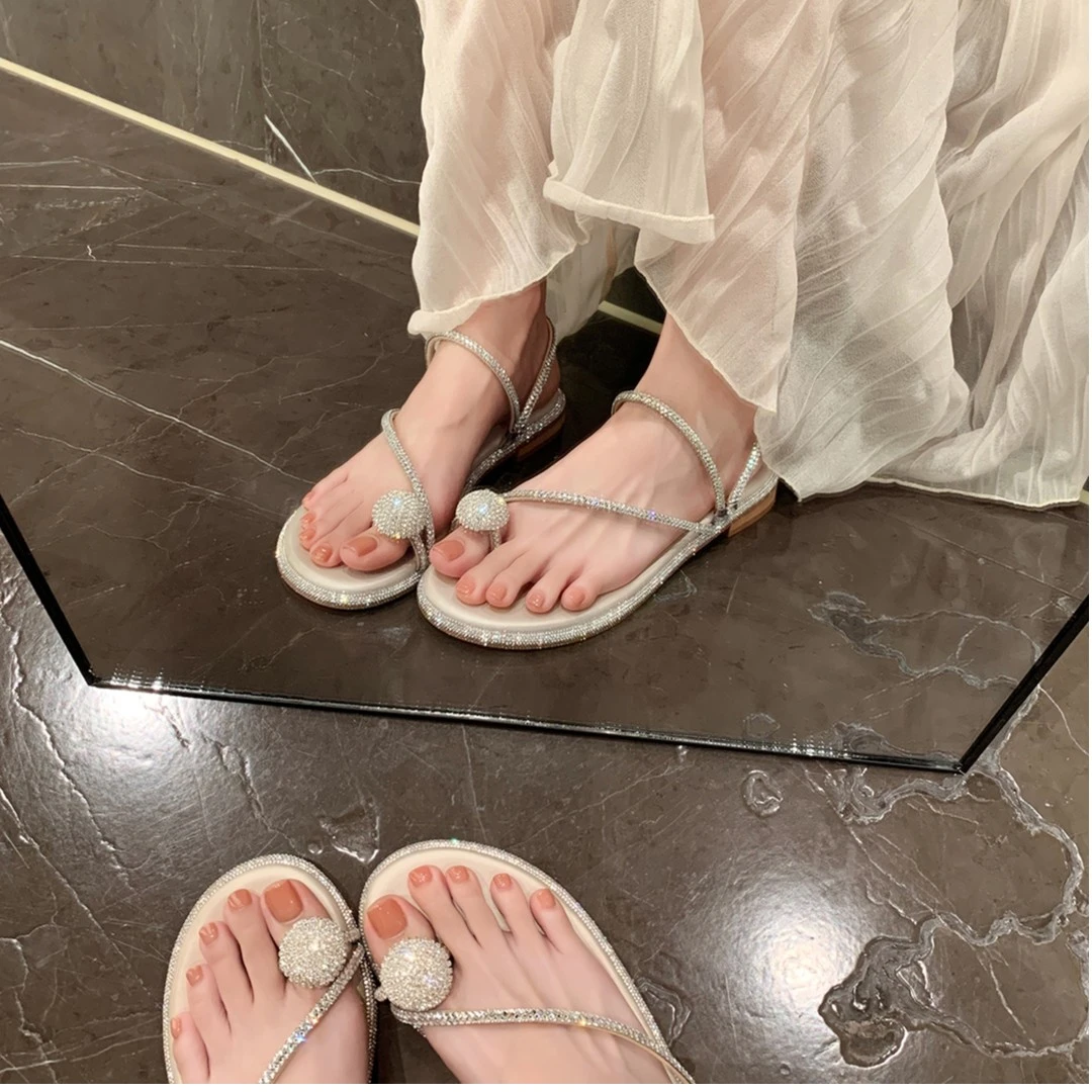 【苏茵茵sheii】两穿鸽子蛋水钻套趾细带平底凉鞋女拖鞋E3204047