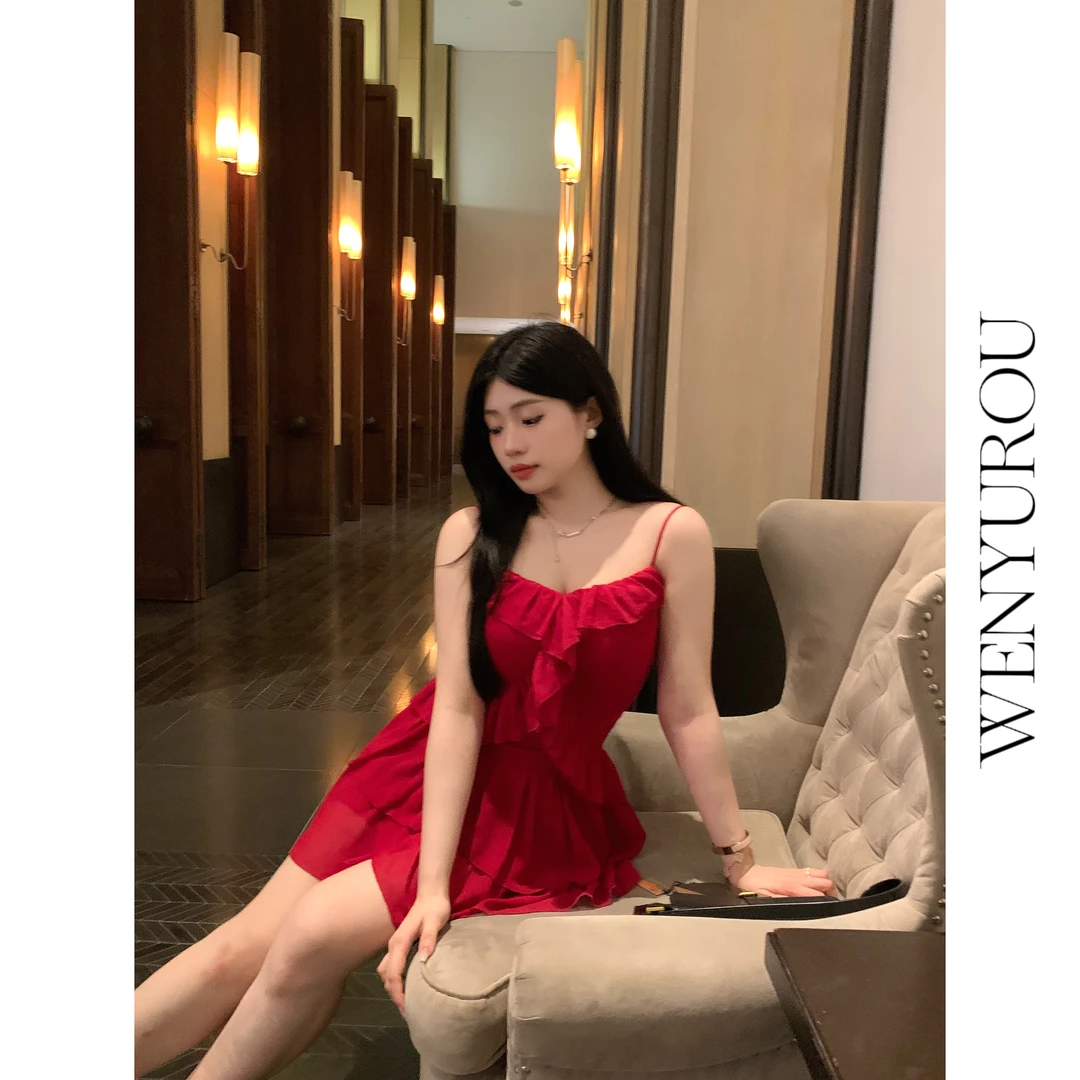 【现货】温与柔【热恋曲】显白小红裙吊带连衣裙2023甜辣风显瘦短裙