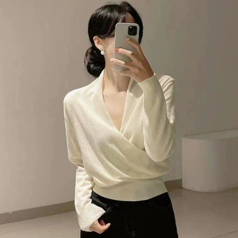 洋气收腰V领显胸针织衫女春秋冬季2024新款高级感毛衣显瘦上衣ins