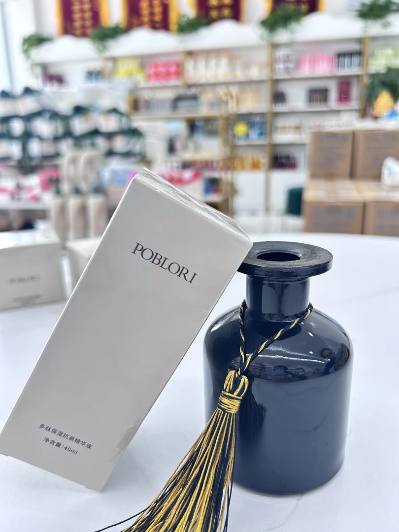 多肽保湿抗衰精华液